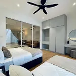 Quill Residence Luxury 3Pax Designer Suite By Hausome