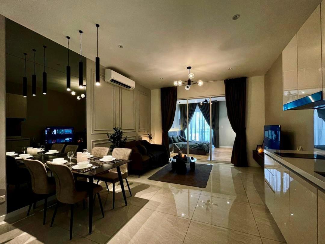Quill Luxury 3pax Designer By Hausome * Kuala Lumpur
